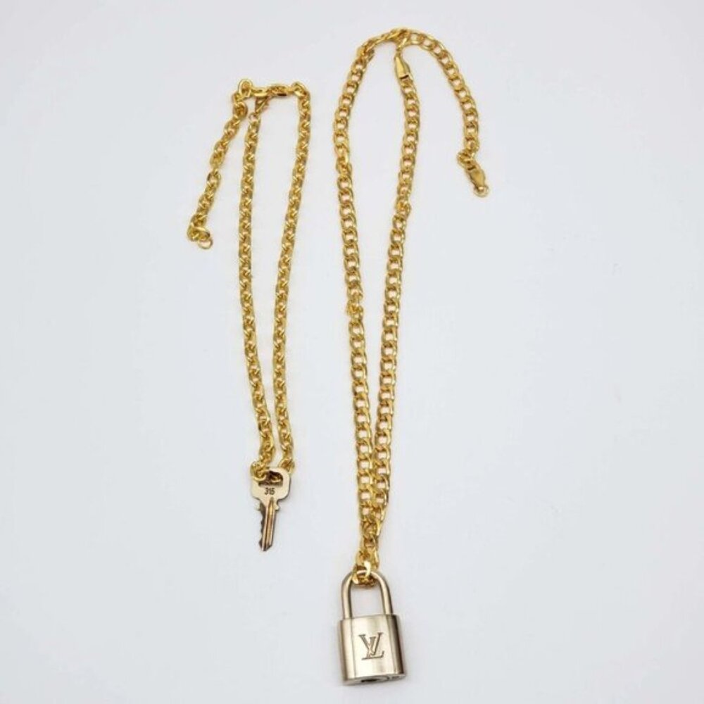 Gold-Plated Necklace with Authentic Louis Vuitton Padlock - Picture 10 of 11